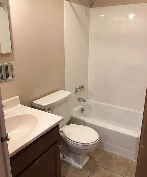 2470 N High St #B1 — Photo 7