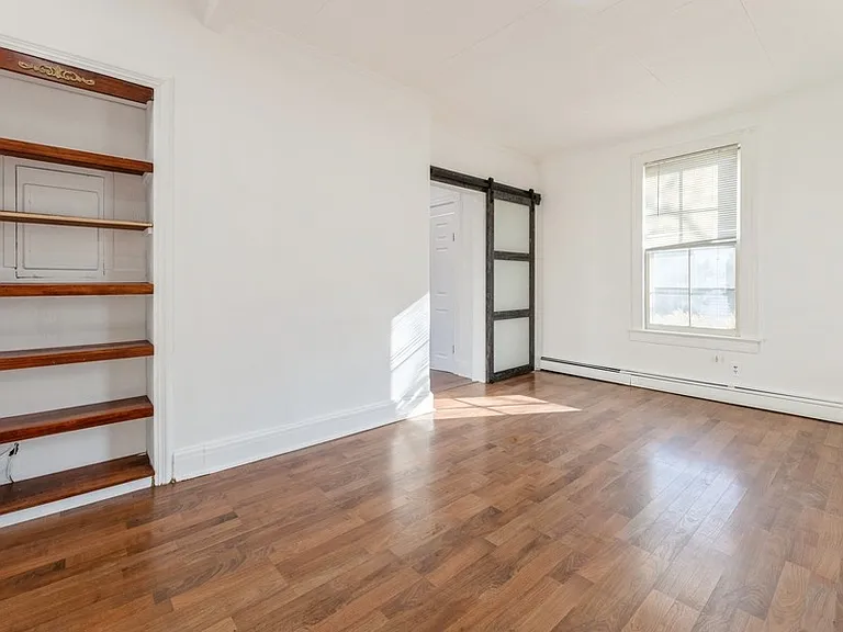21 Central Ave — Photo 10