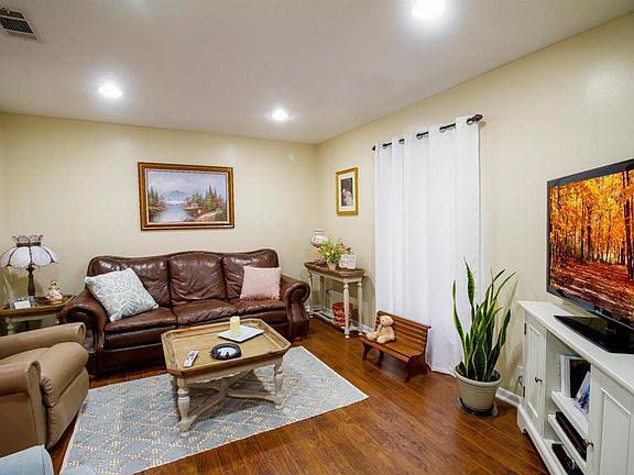 3rd image of 1155 Norwood Dr