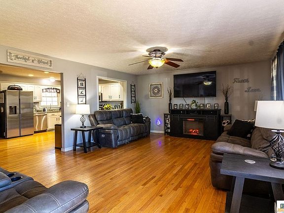 3rd image of 160 Rundstrom Way