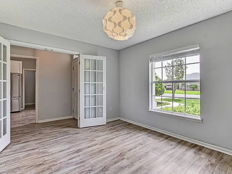 Formal dinning room / den / office.
