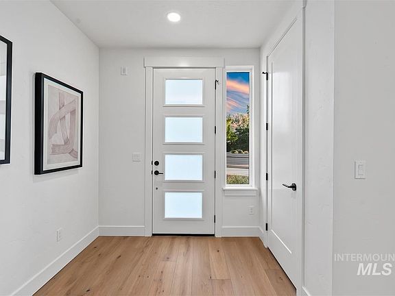 4th image of 3219 W Moore St