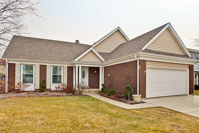1st image of 211 Crabtree Ln
