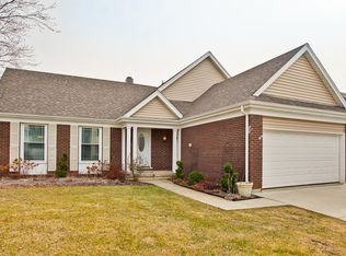 211 Crabtree Ln, Vernon Hills, IL