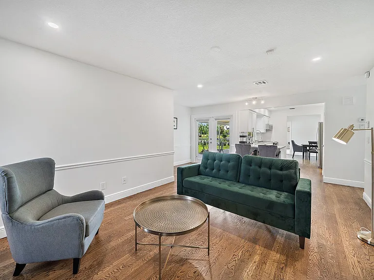 1342 Essex Dr — Photo 34