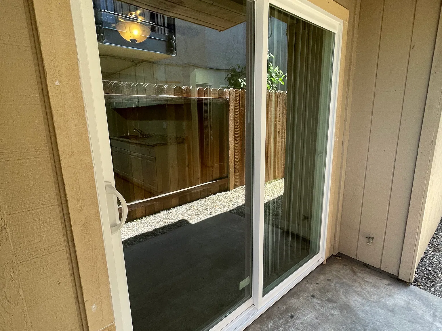 2 bed, 900 sqft, $2,100 — Photo 3
