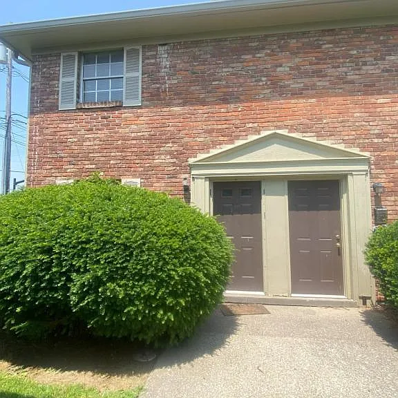 407 Kensington Dr — Photo 1