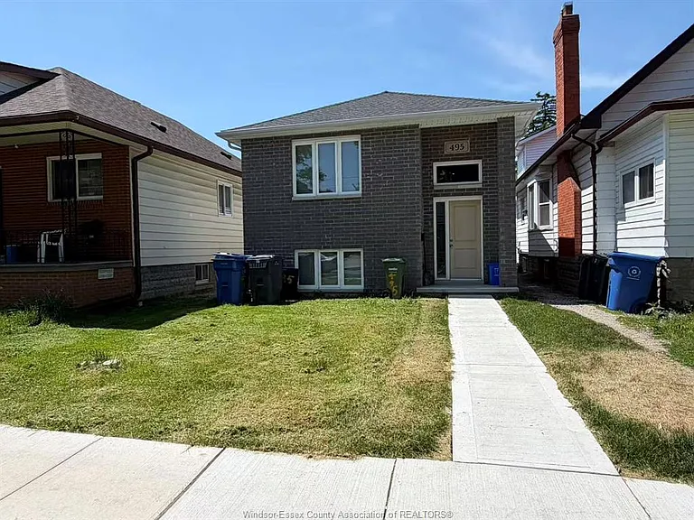 495 McEwan Ave #B — Photo 1