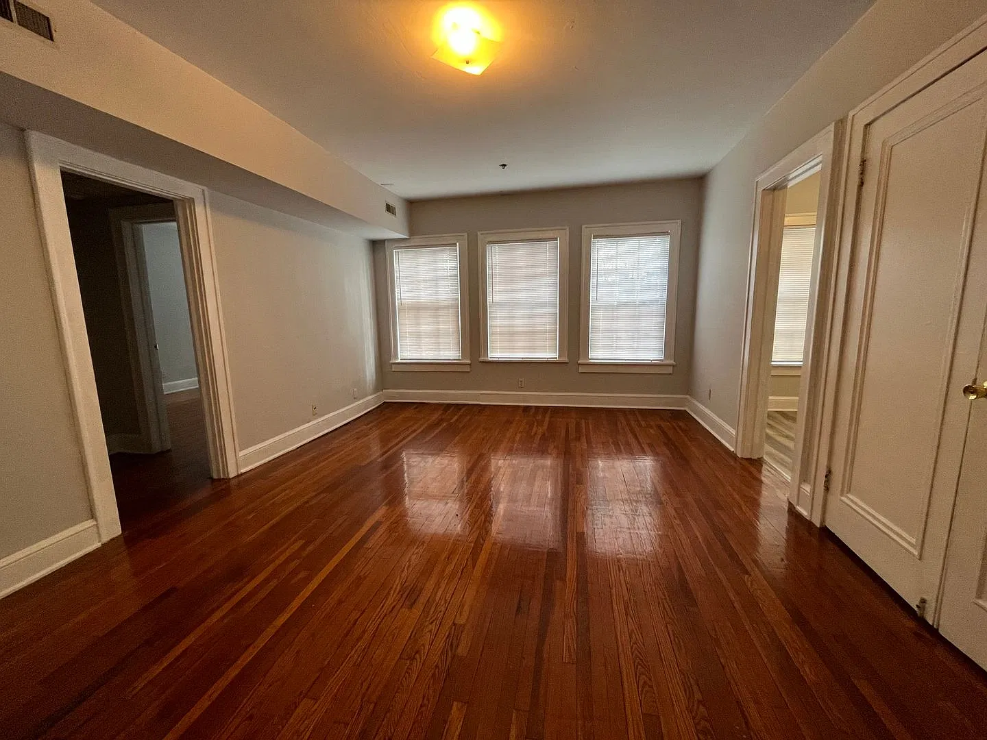 Eastwood Apartments — Photo 2