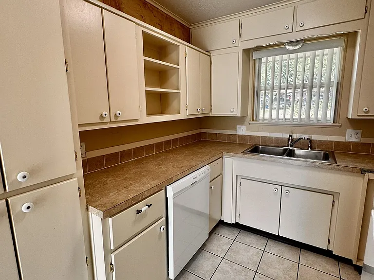 1821 S Beth Dr — Photo 7