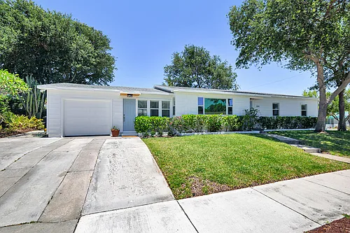304 Wellesley Dr Photo 1