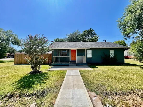 2202 7th Ave N, Texas City, TX 77590