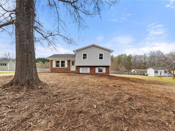 115 Robert Dr, State Road, NC 28676