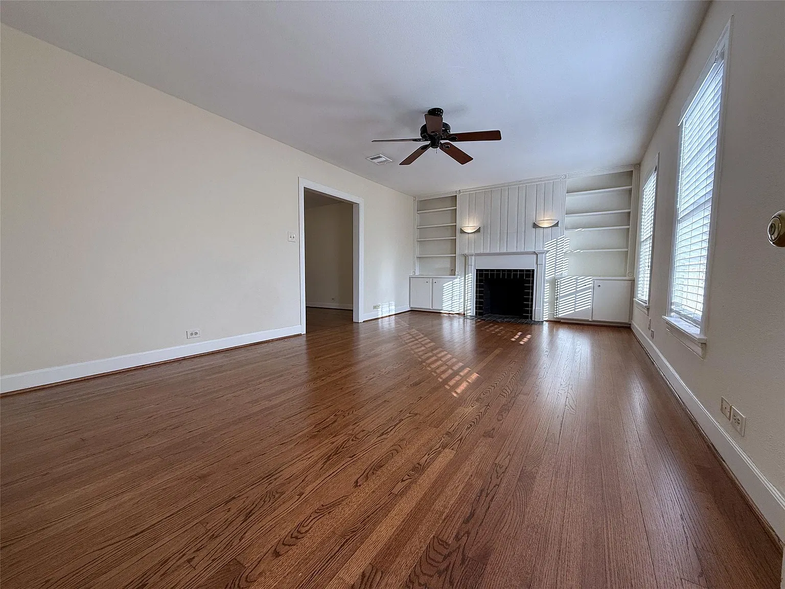 2 bed, 2.0 bath, 1601 sqft, $2,100 — Photo 4