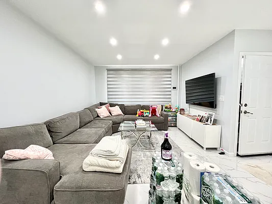 Rented by EastMount Realty LLC | media 17