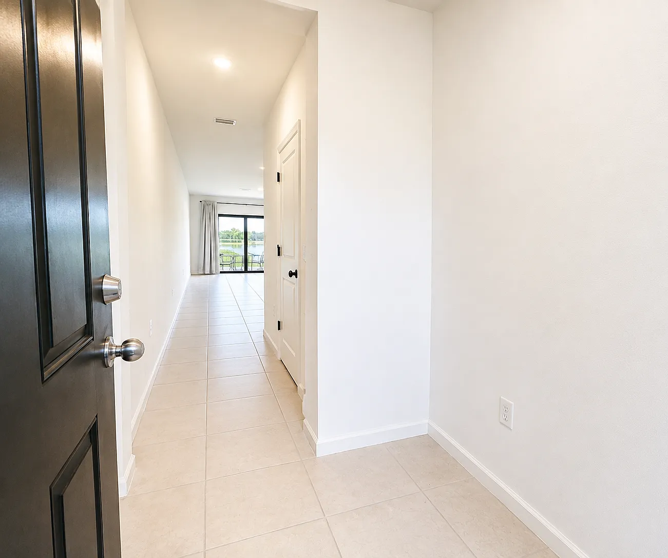 3 bed, 2.5 bath, 1636 sqft, $2,900 — Photo 2