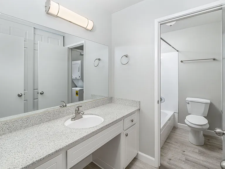 Crestview North Apartments — Photo 32