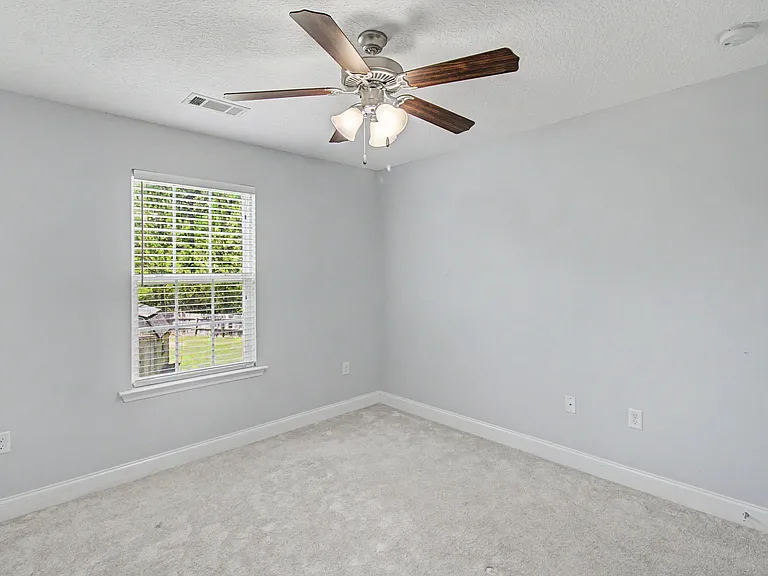 151 Lincoln Way NE — Photo 35