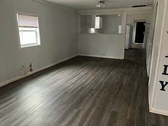 5th image of 108 Woodlawn Ave