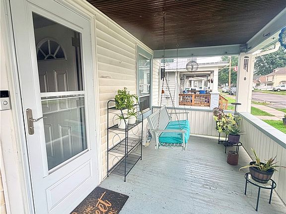 3rd image of 415 Schuyler Ave