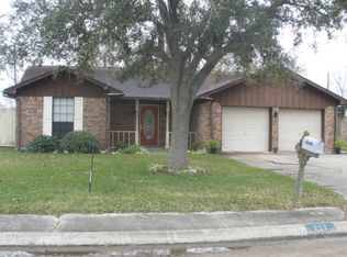 213 Silverbell Cir, Lake Jackson, TX 77566