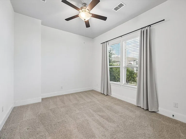 1704 Oak Leaf Pass Dr — Photo 8