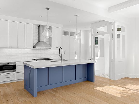 5th image of 245 W 74th St
