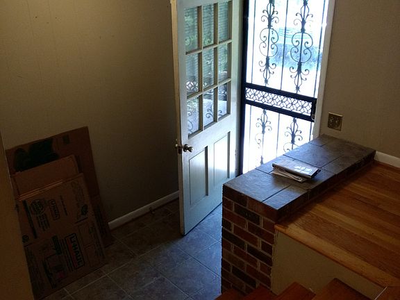 2nd image of 1323 Cloverdale Cir