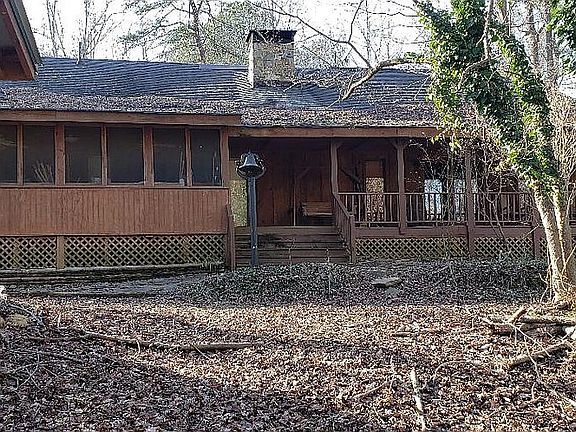 2 porches & wrap around deck