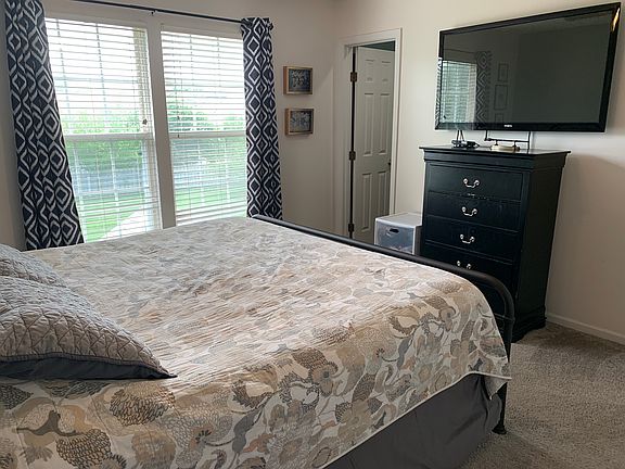 2nd image of 555 Courtland Ln