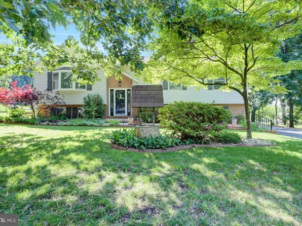 3024 Acorn Ln, Red Lion, PA 17356