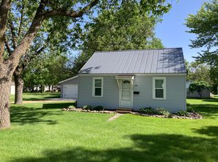 55 10th St, Windom, MN 56101