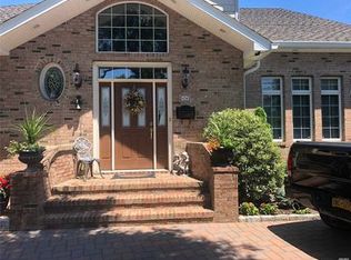 456 Salisbury Park Dr, Westbury, NY 11590