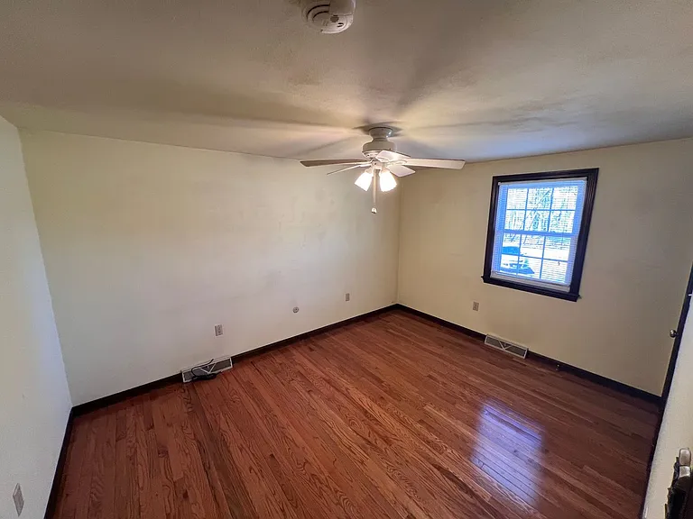 33 Meadowbrook Dr — Photo 24