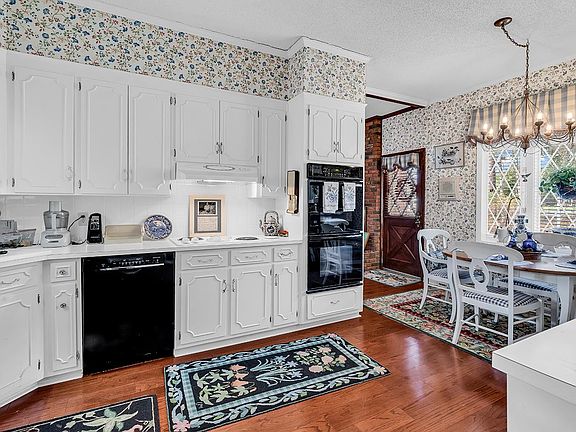 4th image of 98 Forest Loop #Litchfield Country Club