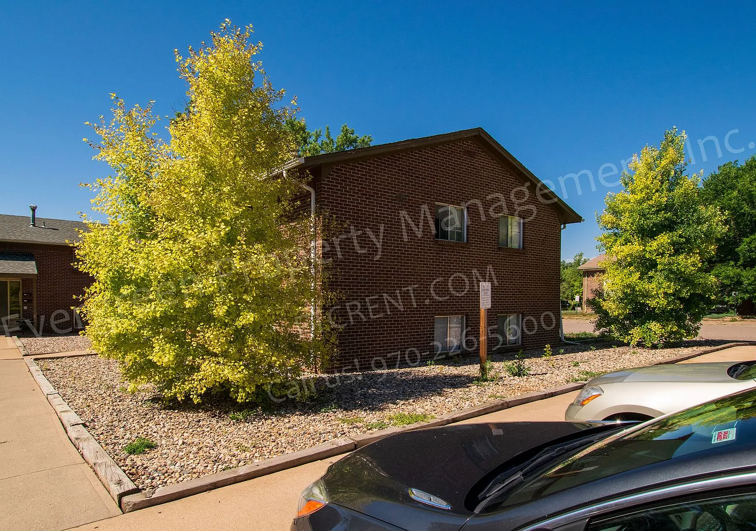 927 James Ct — Photo 1