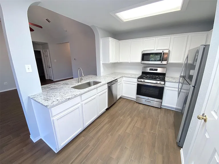 3015 Hill St — Photo 7