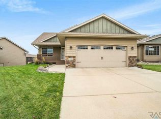 2420 S Lancaster Dr, Sioux Falls, SD 57106