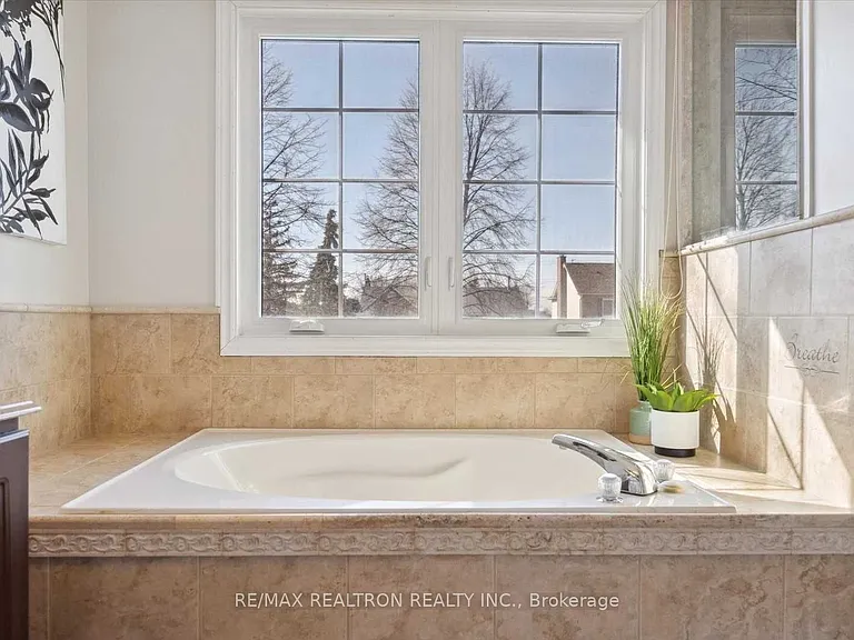 68 Flint Cres #UPPER — Photo 18