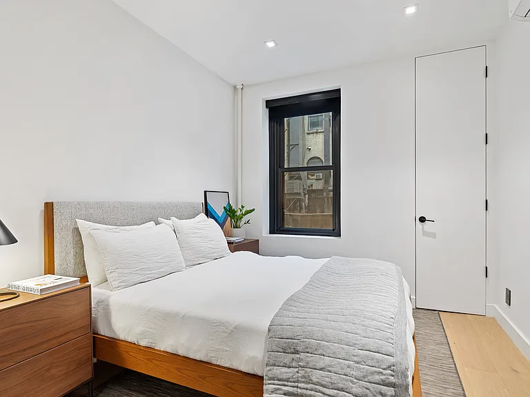 33 E 22nd St #1C — Photo 5