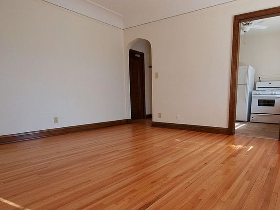 4th image of 1118 Lowry Ave NE APT 4
