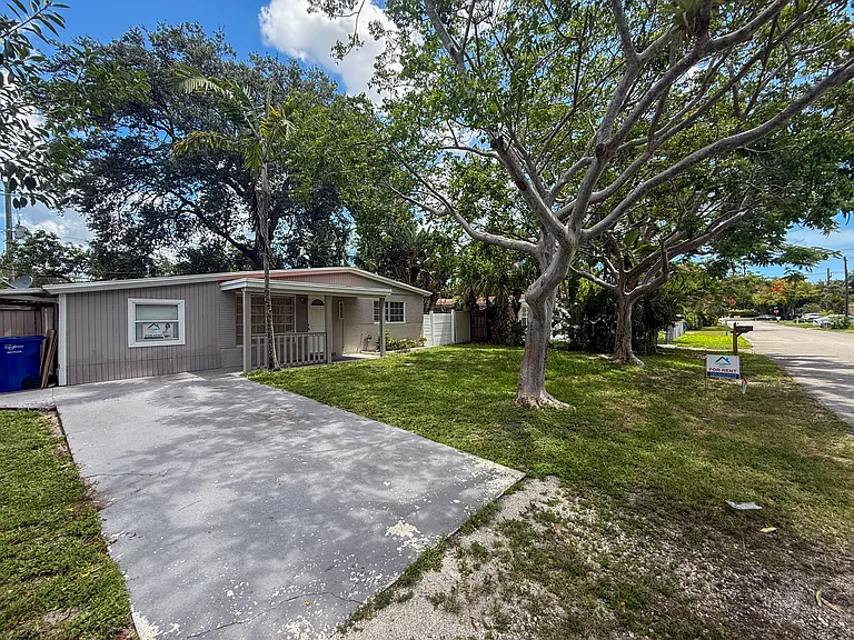 5627 Simms St — Photo 2