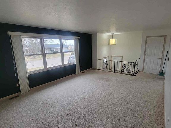 3rd image of 418 E Lamphere Dr