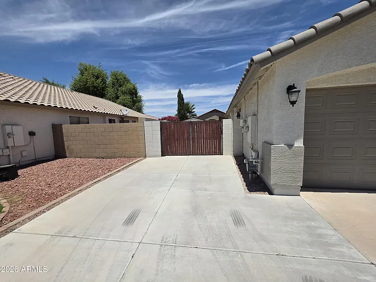 2442 E Nathan Way — Photo 19