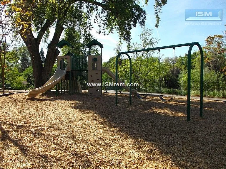 Menlo Pointe — Photo 37