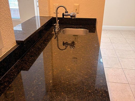 5th image of 854 Shoreline Cir