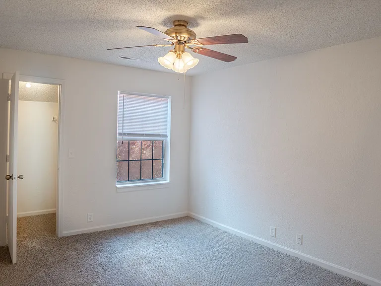 Apple Creek Apartments — Photo 12