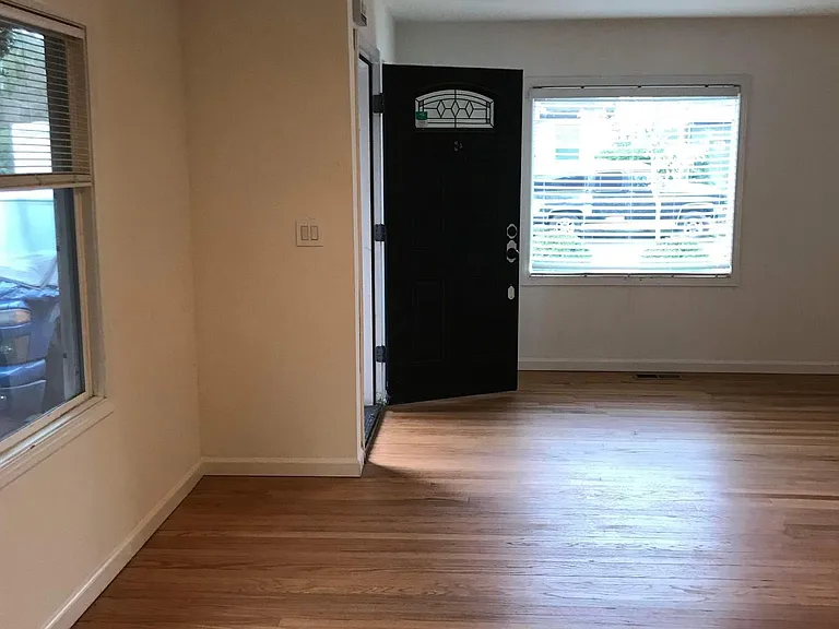 6706 SE 69th Ave — Photo 2