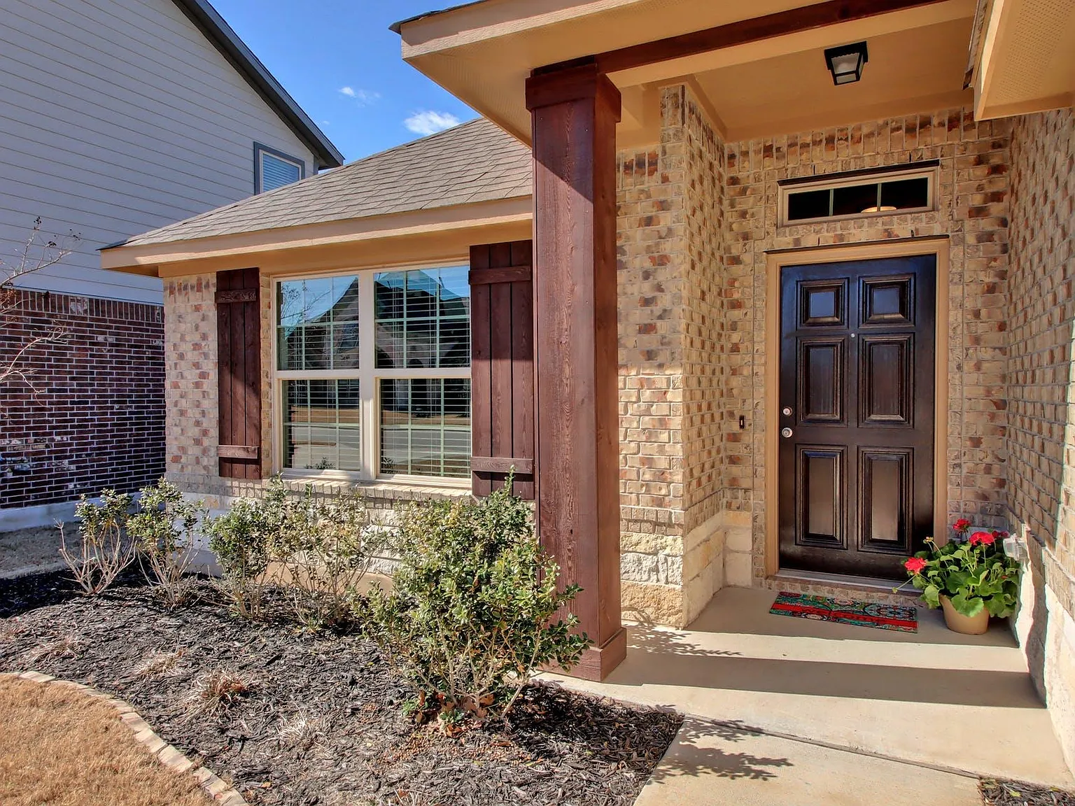 4 bed, 1954 sqft, $2,195 — Photo 2