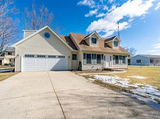 1538 Red Maple Dr, Lapeer, MI 48446